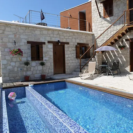 Βίλα Stonehouse With Private Swimming Pool *