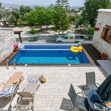 Stonehouse With Private Swimming Pool