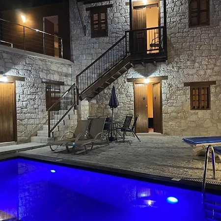 Stonehouse With Private Swimming Pool *
