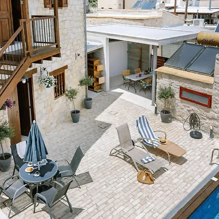 Stonehouse With Private Swimming Pool パ フォス