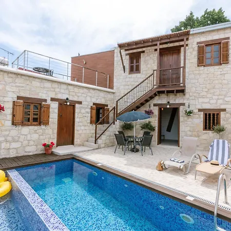 Stonehouse With Private Swimming Pool