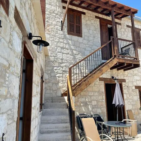 Holiday home Stonehouse With Private Swimming Pool Kallepia