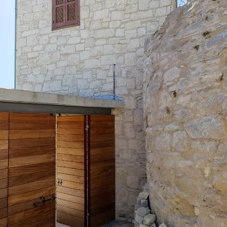 Holiday home Stonehouse With Private Swimming Pool Kallepia