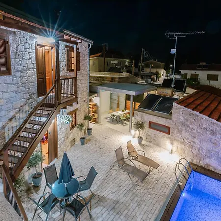 Stonehouse With Private Swimming Pool *