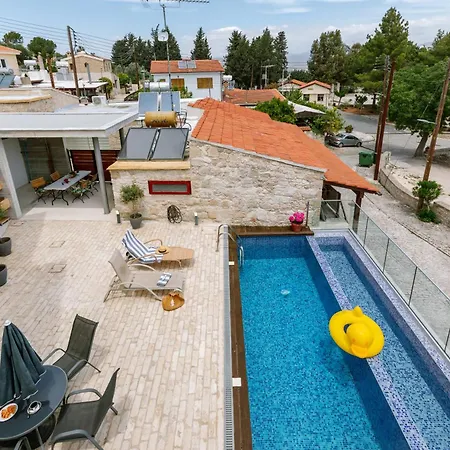 Stonehouse With Private Swimming Pool بيت للعطل *