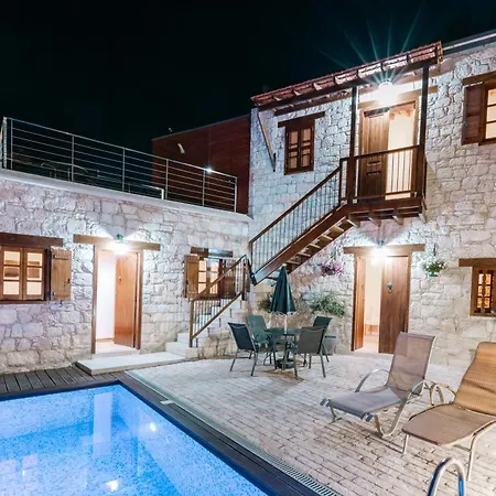 بيت للعطل Stonehouse With Private Swimming Pool *