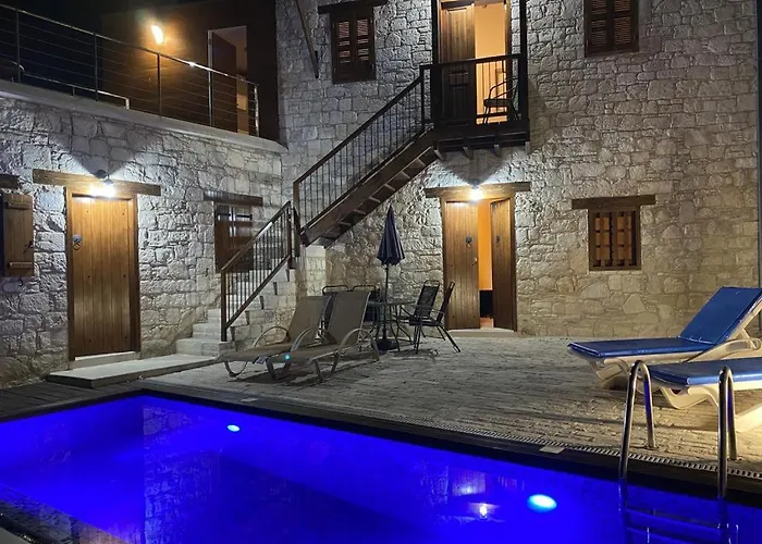 Stonehouse With Private Swimming Pool *