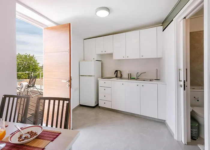 Stonehouse With Private Swimming Pool *