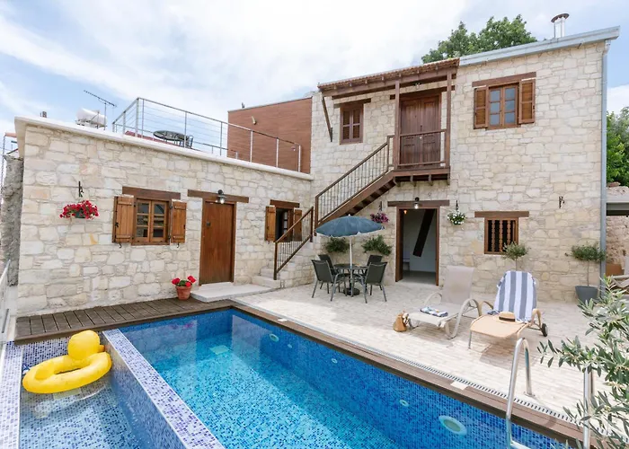 Stonehouse With Private Swimming Pool