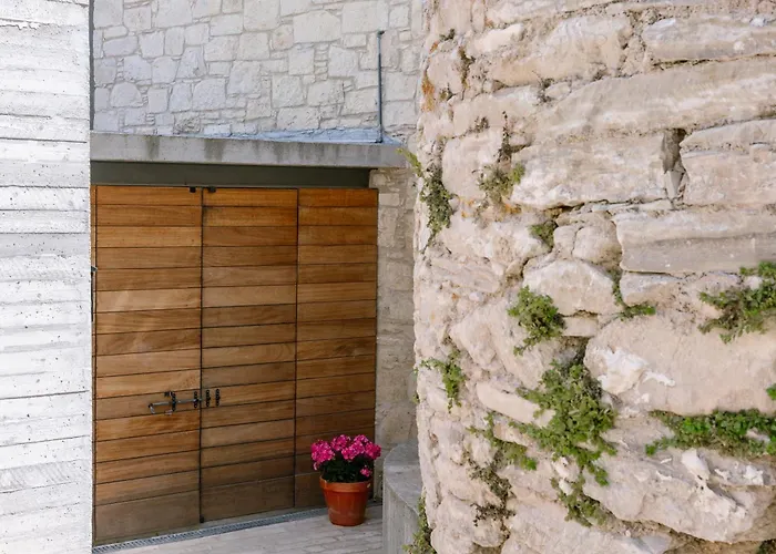 Stonehouse With Private Swimming Pool Πάφος