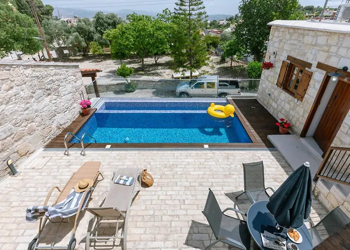 Stonehouse With Private Swimming Pool
