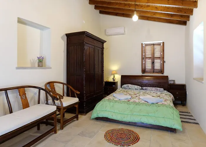 Stonehouse With Private Swimming Pool