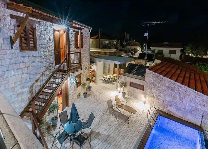 Stonehouse With Private Swimming Pool *