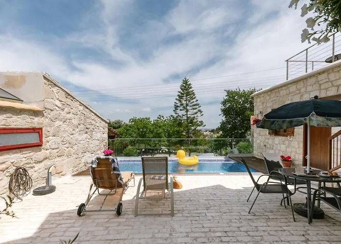 Villa Stonehouse With Private Swimming Pool