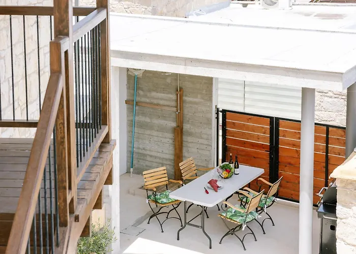 Stonehouse With Private Swimming Pool