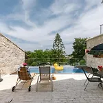 Vilă Stonehouse With Private Swimming Pool